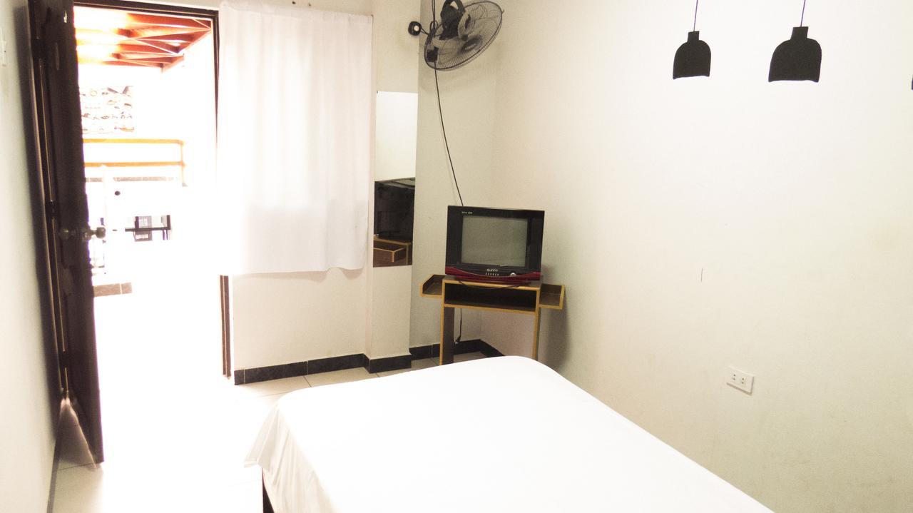 Jer'S Hostal Tumbes Exterior photo