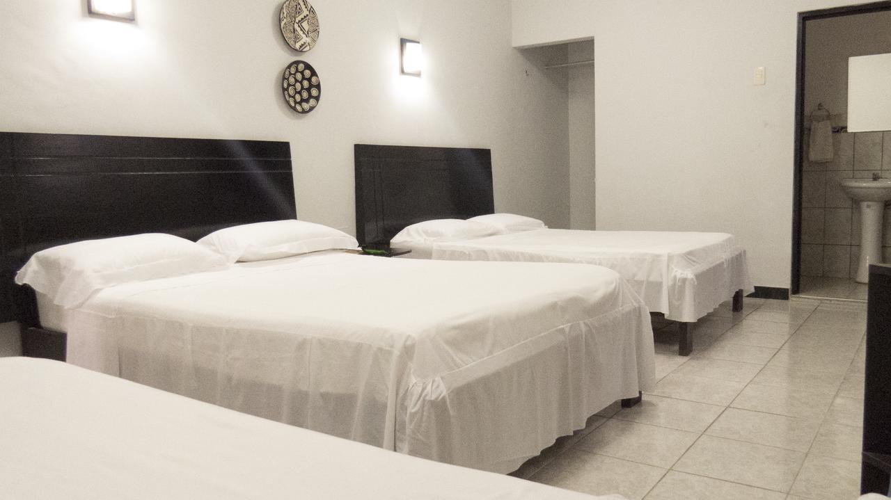 Jer'S Hostal Tumbes Exterior photo